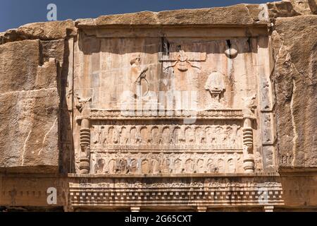 Persepolis, tombeau royal d'Artaxerxes ii, tombeau de roche sur la face, capitale de l'empire achéménide, province de Fars, Iran, Perse, Asie occidentale, Asie Banque D'Images