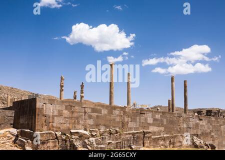 Persepolis, plate-forme de complexe de capital, colonnes d'Apadana, capitale cérémonielle de l'empire d'Achaemenid, province de Fars, Iran, Perse, Asie occidentale, Asie Banque D'Images