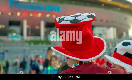 Chapeau sur le thème du football des supporters suisses, après le match de quart-finale de l'UEFA EURO 2020 Suisse-Espagne, 2 juillet 2021, arène Gazprom, Saint-Pétersbourg, Russie Banque D'Images