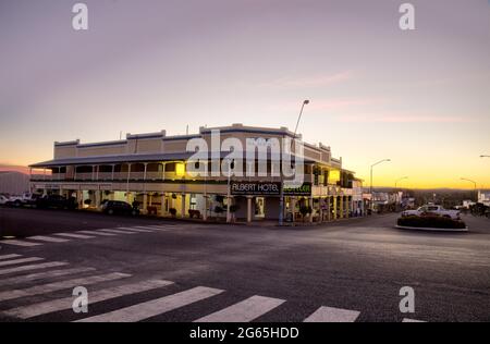 Coucher de soleil sur l'hôtel historique Albert Monto North Burnett Queensland Australie Banque D'Images