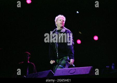 Imola Italie 17/06/2001, concert live de la progéniture au Festival Heineken Jammin : Dexter Holland pendant le concert Banque D'Images