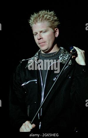 Imola Italie 17/06/2001, concert live de la progéniture au Festival Heineken Jammin : Dexter Holland pendant le concert Banque D'Images