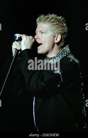 Imola Italie 17/06/2001, concert live de la progéniture au Festival Heineken Jammin : Dexter Holland pendant le concert Banque D'Images