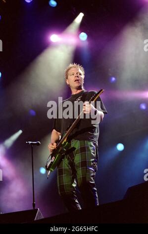 Imola Italie 17/06/2001, concert live de la progéniture au Festival Heineken Jammin : Dexter Holland pendant le concert Banque D'Images