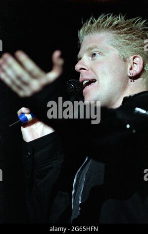 Imola Italie 17/06/2001, concert live de la progéniture au Festival Heineken Jammin : Dexter Holland pendant le concert Banque D'Images