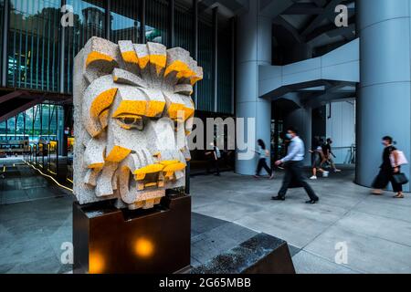 Les célèbres lions devant la banque HSBC, le quartier financier central, Hong Kong, Chine. Banque D'Images