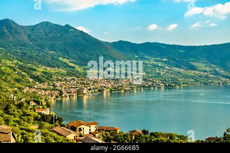 Vue sur le lac d'Iseo en Italie Banque D'Images