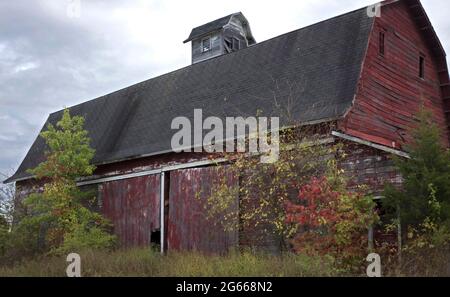 Grange abandonnée avec petite coupole, Hudson Valley, New York. Banque D'Images