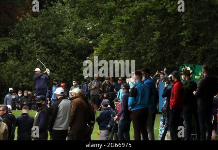 Shane Lowry sur le 3e tee pendant le troisième jour de l'Open d'Irlande duty Free de Dubaï au parcours de golf Mount Juliet Estate, Thomastown, Co Kilkenny. Date de la photo: Samedi 3 juillet 2021. Banque D'Images