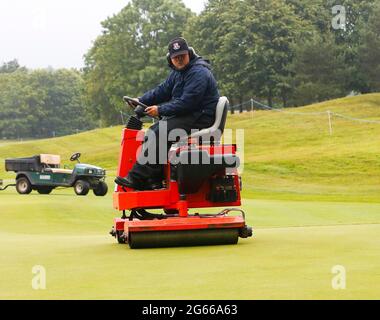 Kilkenny, Irlande. 3 juillet 2021 ; Mount Juliet Golf Club, Kilkenny, Irlande ; Dubai Duty Free Irish Open Golf, 3e jour ; Rolling the 9e green before play crédit : action plus Sports Images/Alay Live News Banque D'Images