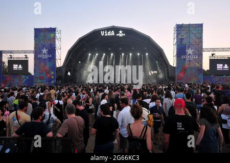 Vue générale de la scène principale du Festival de Vida 2021.Vida 2021, un festival international qui se tient dans la ville de Vilanova i la Geltru (Barcelone) pendant trois jours et qui, avec plus de 50 spectacles en direct, réunit musique d'auteur, pop, rock, musique électronique et musique indépendante. Festival Vida 2021 tente d'offrir une expérience de la musique, de la nature, de la mer, de l'art et de la gastronomie dans un cadre bucolique en plusieurs étapes au même endroit. (Photo de Ramon Costa / SOPA Images / Sipa USA) Banque D'Images