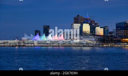 Vue sur Coal Harbour dans le centre-ville de Vancouver, Colombie-Britannique, Canada Banque D'Images