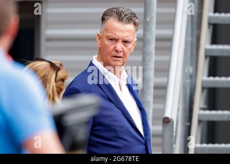 ZEIST, PAYS-BAS - JUILLET 3 : Louis van Gaal pendant la session de formation des femmes de l'équipe nationale néerlandaise de football au campus de KNVB le 3 juillet 2021 à Zeist, pays-Bas (photo de Broer van den Boom/Orange Pictures) Banque D'Images