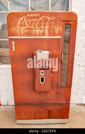 Machine de distribution Old Rusty Coca Cola route 66 Texas Banque D'Images