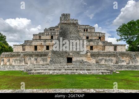 Edzna est un site archéologique Maya situé dans le nord de l'État mexicain de Campeche. Bâtiment de cinq étages. Banque D'Images