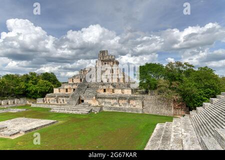 Edzna est un site archéologique Maya situé dans le nord de l'État mexicain de Campeche. Bâtiment de cinq étages. Banque D'Images