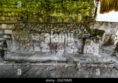 Edzna est un site archéologique Maya situé dans le nord de l'État mexicain de Campeche. Temple des masques. Banque D'Images