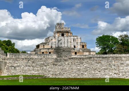 Edzna est un site archéologique Maya situé dans le nord de l'État mexicain de Campeche. Bâtiment de cinq étages. Banque D'Images