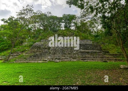 Edzna est un site archéologique Maya situé dans le nord de l'État mexicain de Campeche. Structure 501. Banque D'Images