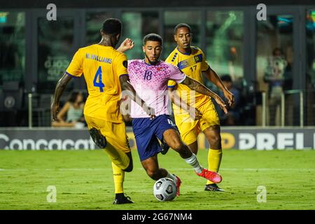 Fort Lauderdale, Floride, États-Unis, 2 juillet 2021, Aux Bermudes, Luke Robinson #18 tente de faire une croix pendant les préliminaires de la coupe d'or CONCACAF au stade Drive Pink. (Crédit photo : Marty Jean-Louis) Banque D'Images
