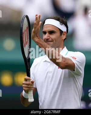 Roger Federer célèbre après avoir remporté le match contre Cameron Norrie lors du troisième tour des singles de gentlemen le sixième jour de Wimbledon au All England Lawn tennis and Croquet Club, Wimbledon. Date de la photo: Samedi 3 juillet 2021. Banque D'Images