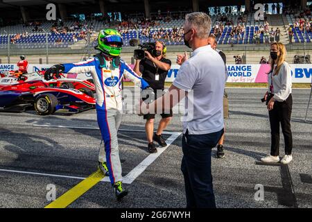 Schumacher David (ger), Trident Racing, Dallara F3, portrait célébrant sa victoire dans la course 2 avec son père Ralf lors du 3ème tour du Championnat de Formule 3 2021 de la FIA du 3 au 4 juillet 2021 sur le Red Bull Ring, à Spielberg, Autriche - photo Sebastiaan Rozendaal / Dutch photo Agency / DPPI Banque D'Images