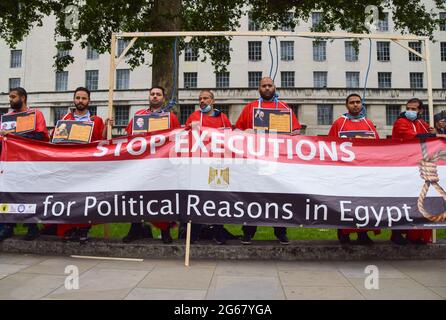 Londres, Royaume-Uni. 3 juillet 2021. Les manifestants se sont rassemblés devant Downing Street à l'occasion de l'anniversaire du coup d'État de 2013 en Égypte. (Crédit : Vuk Valcic / Alamy Live News) Banque D'Images