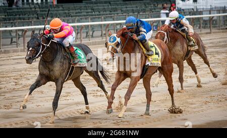 Elmont, New York, États-Unis. 3 juillet 2021. 3 juillet 2021 : Max Player, monté par Ricardo Santana Jr., remporte la 2021 course de la G2 Suburban S. à Belmont Park à Elmont, NY. Sophie Shore/ESW/CSM/Alay Live News Banque D'Images