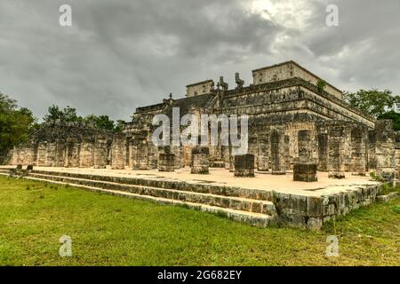 Templo de los Guerreros, Temple des guerriers, Chichen Itza à Yucatan, Mexique, site classé au patrimoine mondial de l'UNESCO. Banque D'Images