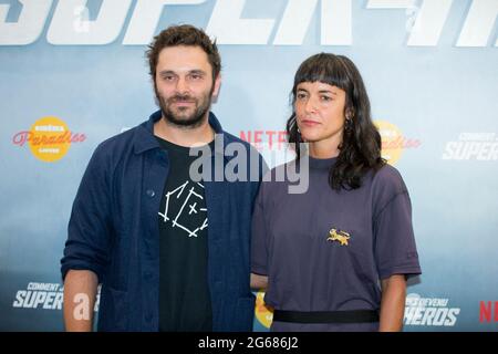 Pio Marmai et Vimala Pons assiste à la première du film de Netflix Paris « Comment Je suis Devenu Super-Heros » au festival Cinema Paradiso de la Cour Carree du Louvre le 04 juillet 2021 à Paris, France. Photo de Nasser Berzane/ABACAPRESS.COM Banque D'Images