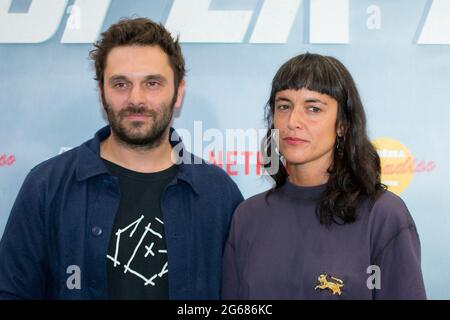Pio Marmai et Vimala Pons assiste à la première du film de Netflix Paris « Comment Je suis Devenu Super-Heros » au festival Cinema Paradiso de la Cour Carree du Louvre le 04 juillet 2021 à Paris, France. Photo de Nasser Berzane/ABACAPRESS.COM Banque D'Images