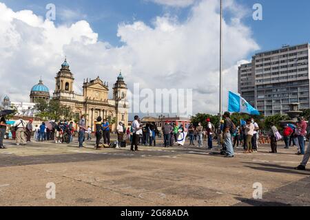 Manifestation au Guatemala demandant la démission du président Giammattei pour corruption et mauvaise gestion de la crise pandémique Banque D'Images