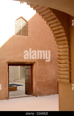 OMAN. LES MONTAGNES DE HAJAR. JABREEN. LE CHÂTEAU DE JABREEN A ÉTÉ CONSTRUIT EN 1670 PAR L'IMAM BILL'ARAB BIN SULTAN AL YA'RUBI QUI A DÉCIDÉ DE FAIRE EST CAPITALE Banque D'Images