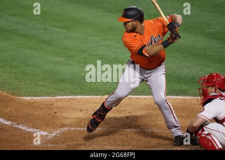 3 juillet 2021 : Baltimore Orioles, fianteur droit Anthony Santander (25) chauves-souris pour les Orioles pendant le match entre les Baltimore Orioles et les Los Angeles Angels d'Anaheim au Angel Stadium d'Anaheim, CA, (photo de Peter Joneleit, Cal Sport Media) Banque D'Images