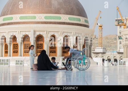 Famille musulmane à Masjid Haram. Belle journée pour les pèlerins musulmans. La Mecque - Arabie saoudite : 24 août 2018 Banque D'Images