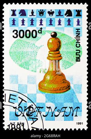 MOSCOU, RUSSIE - 16 DÉCEMBRE 2020 : le timbre-poste imprimé au Vietnam montre Bishop, Chess serie, vers 1991 Banque D'Images