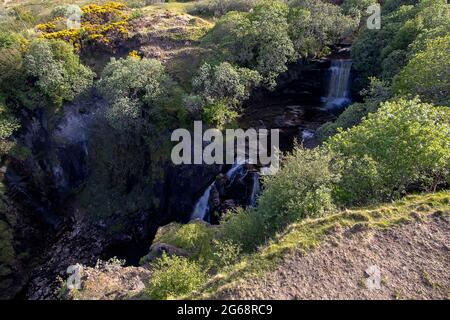 Vue sur les chutes de Lealt sur l'île de Skye dans les Highlands écossais, Royaume-Uni Banque D'Images