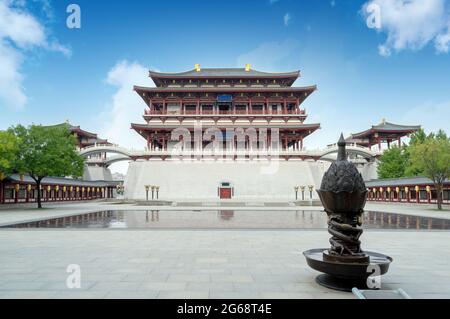 La Tour Ziyun a été construite en 727 après J.-C. et est le bâtiment principal du jardin de Datang Fudong, Xi'an, Chine.Traduction:'jardin de Datang Fuong' Banque D'Images