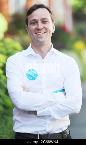 James Geoghegan, le candidat de Fine Gael, se présente aux élections partielles dans la baie de Dublin Sud. Date de la photo : jeudi 1er juillet 2021. Banque D'Images