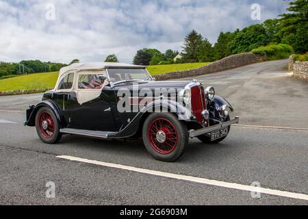 1936 30s Britannique avant-guerre noir Rover 1465cc cabrio, en route vers Leighton Hall voiture classique salon de juillet, Carnforth, Lancashire Royaume-Uni Banque D'Images