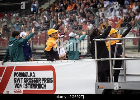 Spielberg, Autriche. 04e juillet 2021. Les pilotes défilent. Grand Prix d'Autriche, dimanche 4 juillet 2021. Spielberg, Autriche. Crédit : James Moy/Alay Live News Banque D'Images