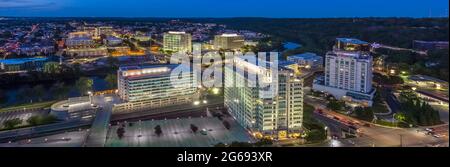 Vue aérienne de Conshohocken Pennsylvania USA au crépuscule Banque D'Images