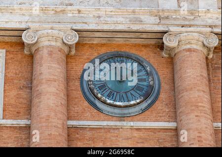 détail foligno de la mairie de la place de la république Banque D'Images