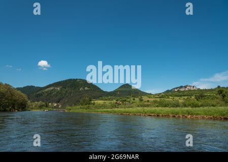 Descente en rafting de Dunajec en Pologne et en Slovaquie Banque D'Images