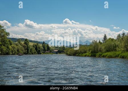 Descente en rafting de Dunajec en Pologne et en Slovaquie Banque D'Images