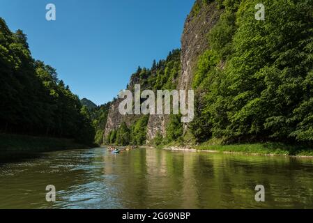 Descente en rafting de Dunajec en Pologne et en Slovaquie Banque D'Images