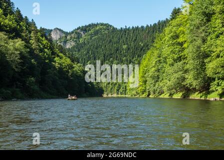 Descente en rafting de Dunajec en Pologne et en Slovaquie Banque D'Images