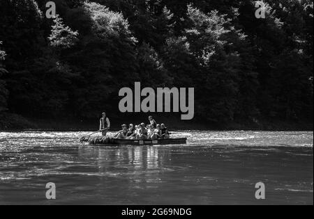 Descente en rafting de Dunajec en Pologne et en Slovaquie Banque D'Images