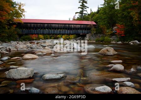 Pont couvert d'Albany au-dessus de la rivière SWIFT Banque D'Images