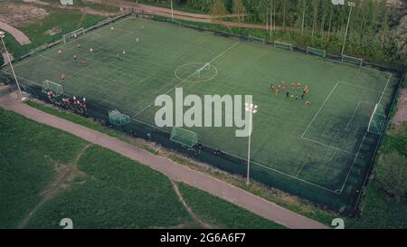 Terrain de football d'en haut. Terrain de sport avec terrain de football. Banque D'Images